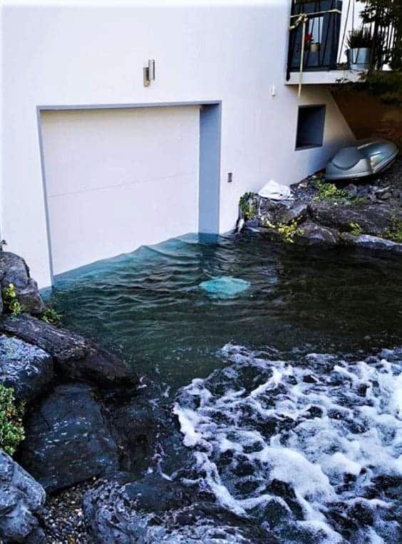 Porte anti-inondations pour garage