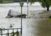 inondation d'une rivère qui déborde dans la ville